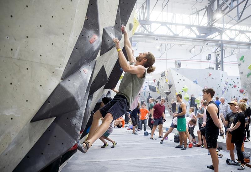 Mitfiebern bei Boulderwettkämpfen